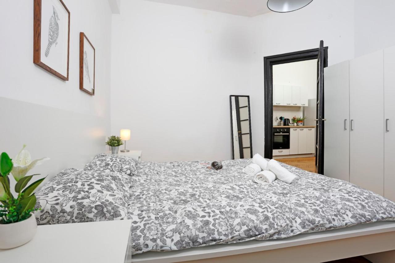 Lovely Apartment With 2 Bedrooms Bucarest Exterior foto